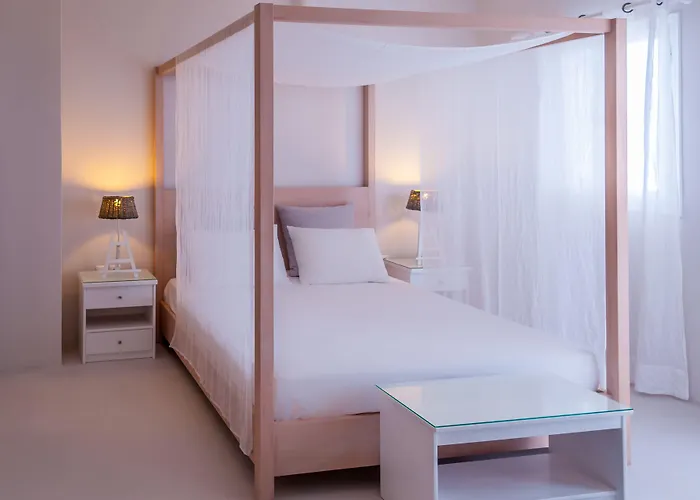 Milos Bay * Adamantas (Milos)