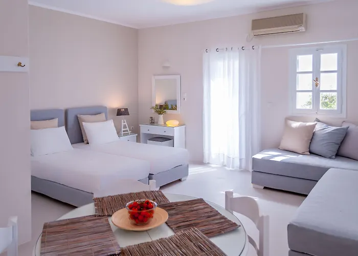 Milos Bay * Adamantas (Milos)