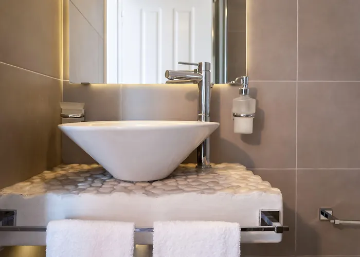 Milos Bay * Adamantas (Milos)