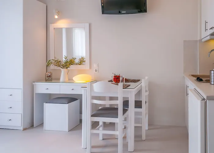 Milos Bay * Adamantas (Milos)