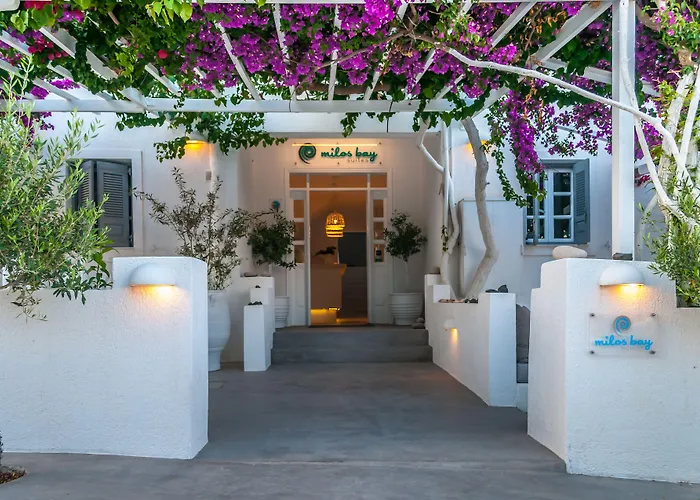 Milos Bay * Adamantas (Milos)