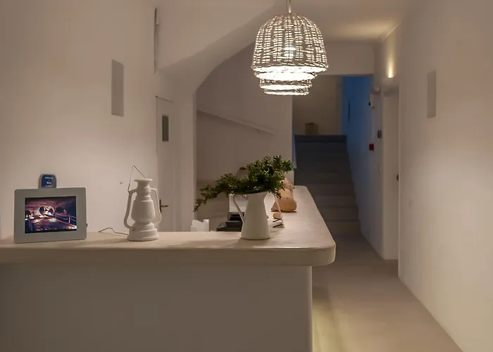 Milos Bay * Adamantas (Milos)