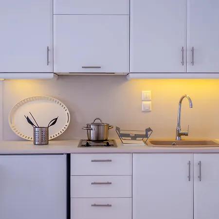 米洛斯湾套房酒店 *