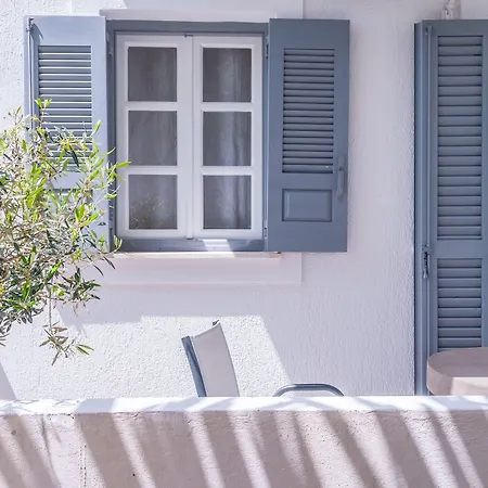 米洛斯湾套房酒店 *