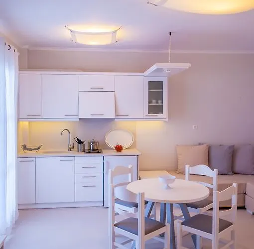 Milos Bay آداماس