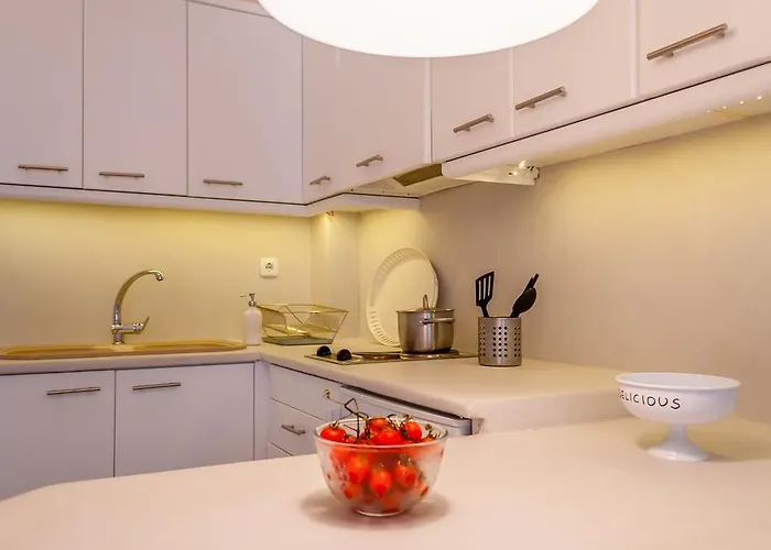 米洛斯湾套房酒店 *