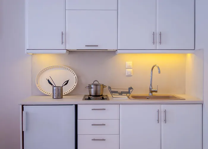 米洛斯湾套房酒店 *