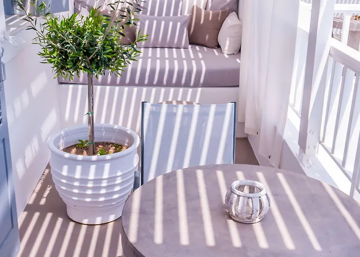 Milos Bay آداماس