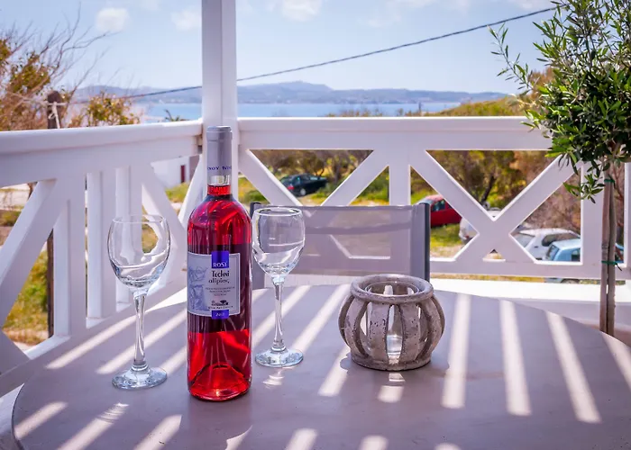 Milos Bay آداماس