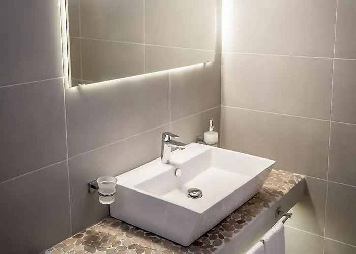 米洛斯湾套房酒店 公寓 阿达玛斯