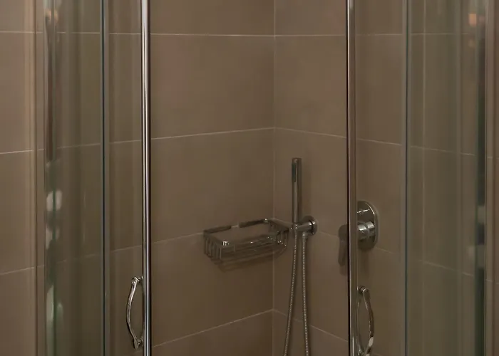 米洛斯湾套房酒店 *