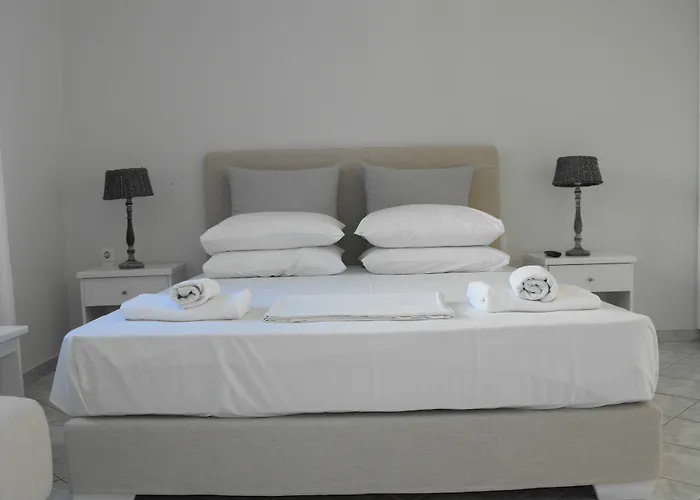 Milos Bay آداماس